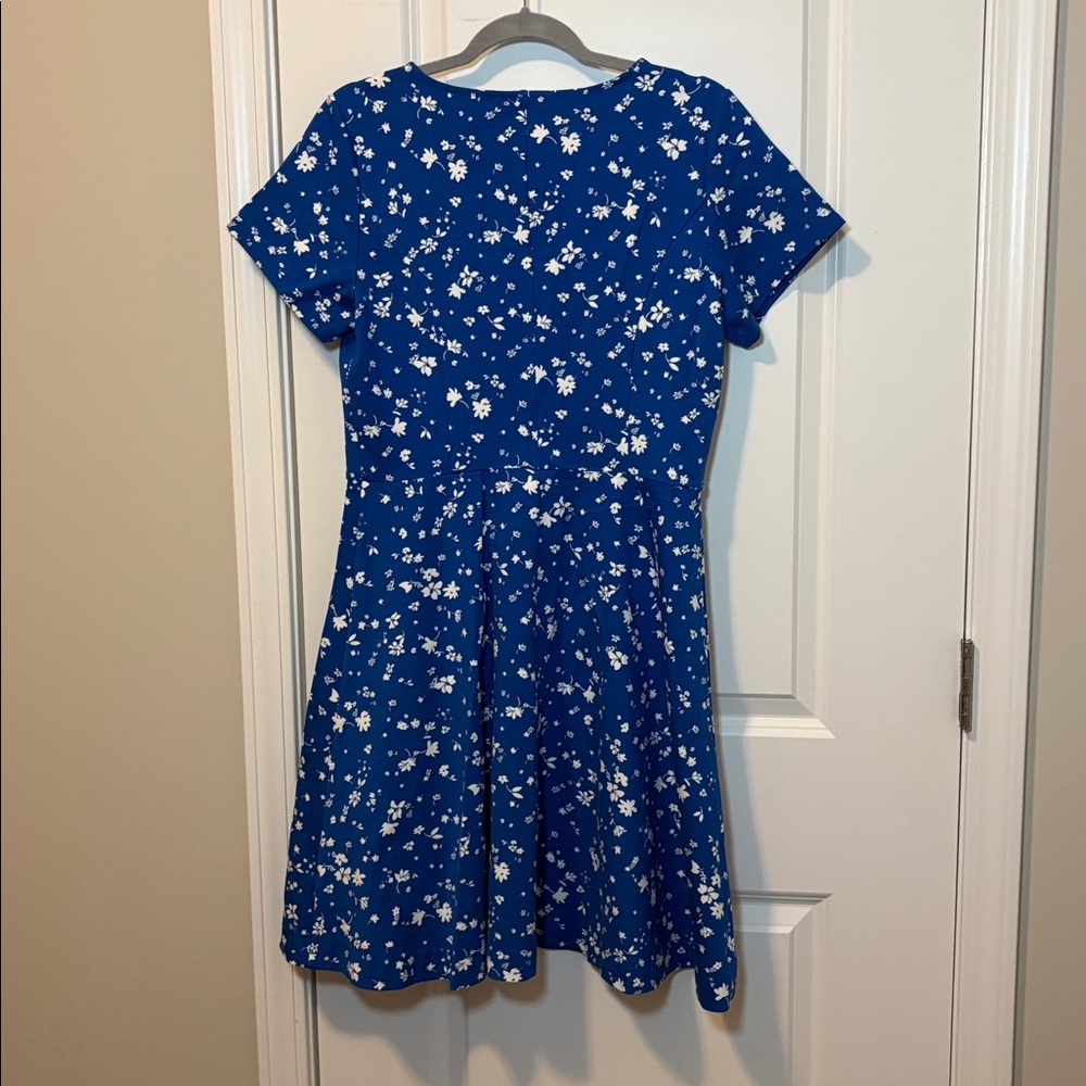 NWT Draper James Love Circle floral dress Graceland Blue Floral Multi Medium - Picture 8 of 8
